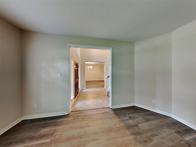 Building Photo - 501 Falcon Lake Dr