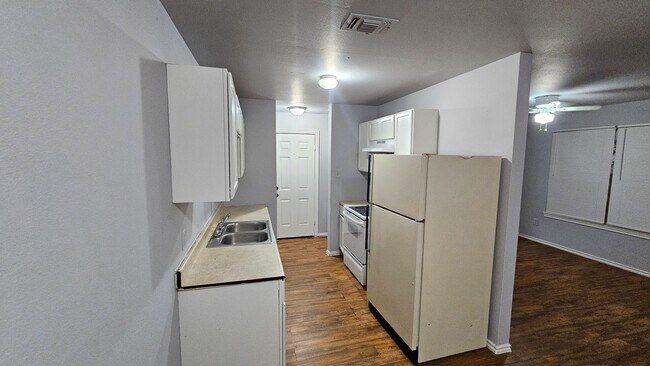 Building Photo - 4919 - 4921 Harlem St