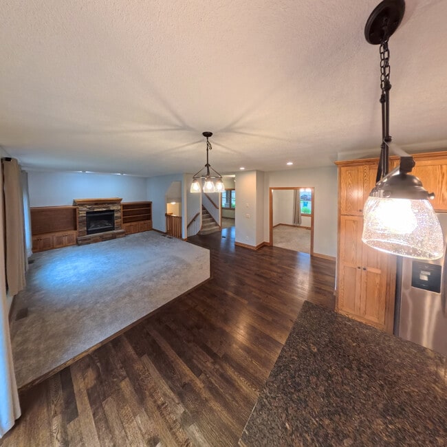 Building Photo - 11956 Castle Rock Ct N