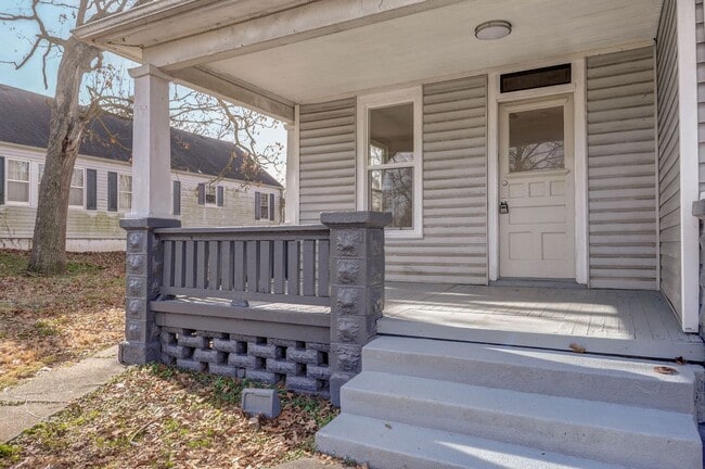 Building Photo - Remodeled 2 bedroom, 1 bathroom home for r...