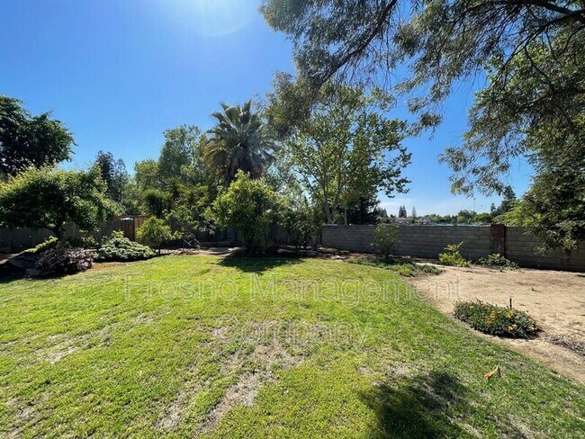 Building Photo - 808 E Chickadee Ct
