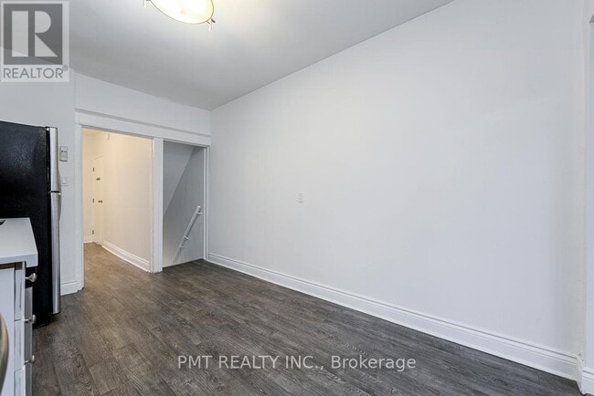 Building Photo - 863 Pape Ave