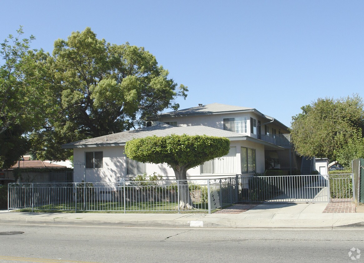 Primary Photo - 111 S Chapel Ave