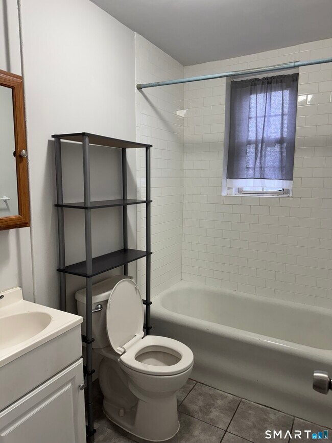 Building Photo - 144 Grove St