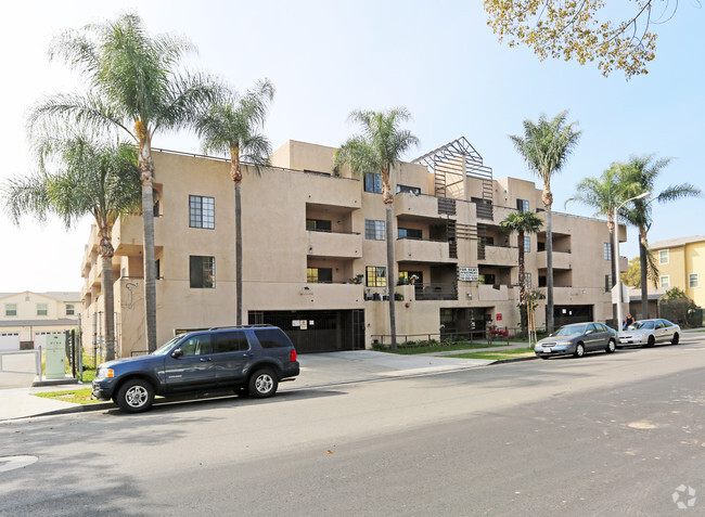 Building Photo - Excelsior Apartments