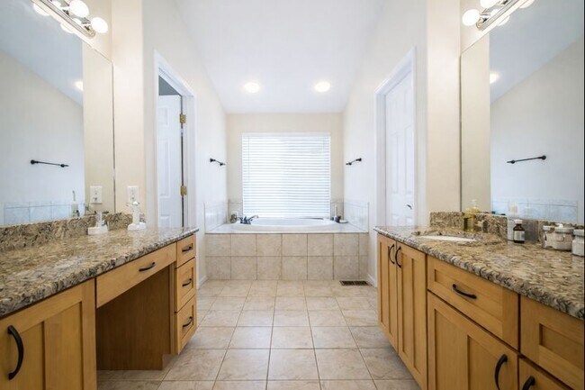 Building Photo - 7765 Lebrun Ct