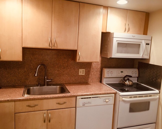 Building Photo - 204  Wellington L   West Palm Beach FL 33417