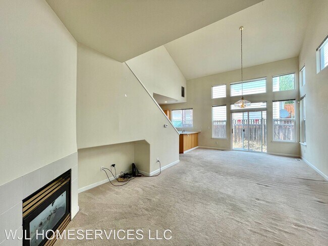 Building Photo - 3 br, 2.5 bath House - 15026 NE 8th Place