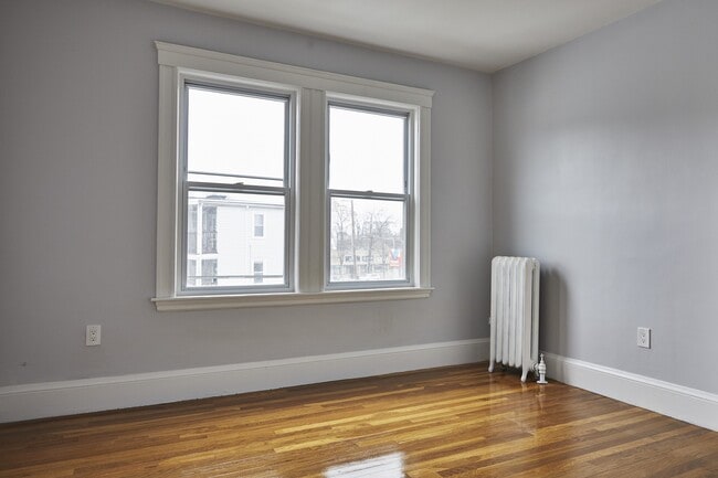 Building Photo - 52 Mansfield St