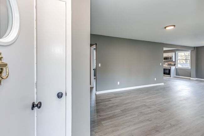 Building Photo - 3337 Mimosa Dr