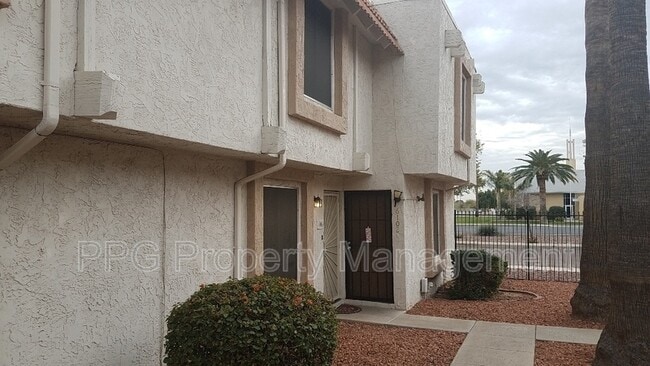 Photo - 6104 W Townley Ave Townhome