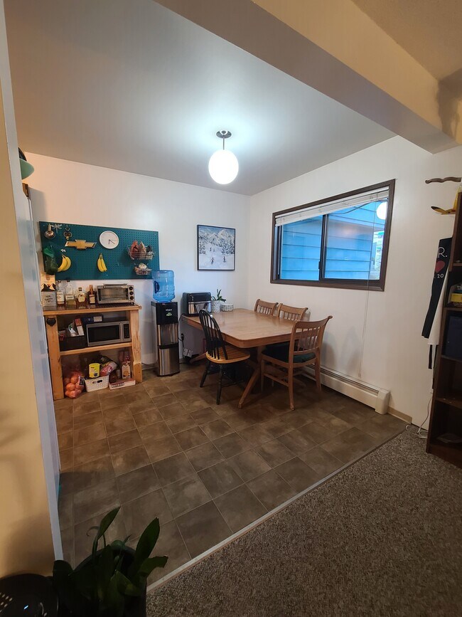 Photo du bâtiment - 81 1 Ave SW