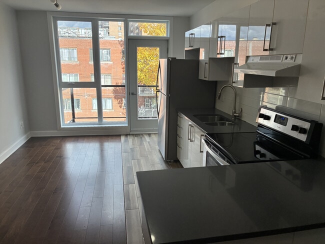 Photo du bâtiment - 7070 Chem. de la Côte St Luc