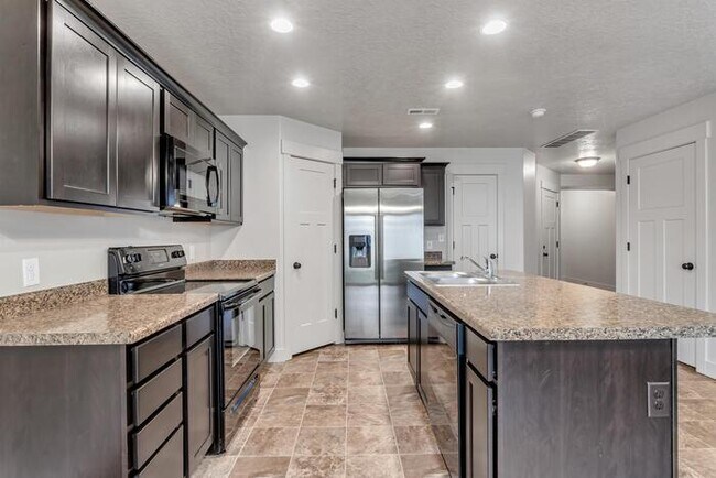 Building Photo - 423 S Spanish Trails Blvd