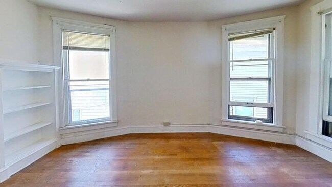 Building Photo - 133 E Gorham St