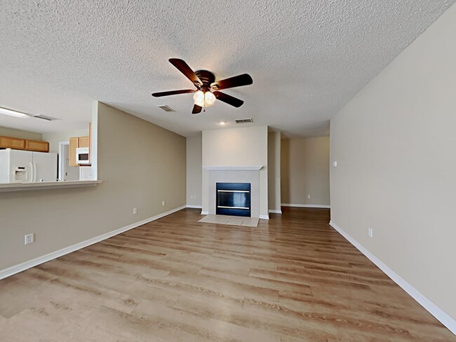 Building Photo - 143 Walnut Crest Run