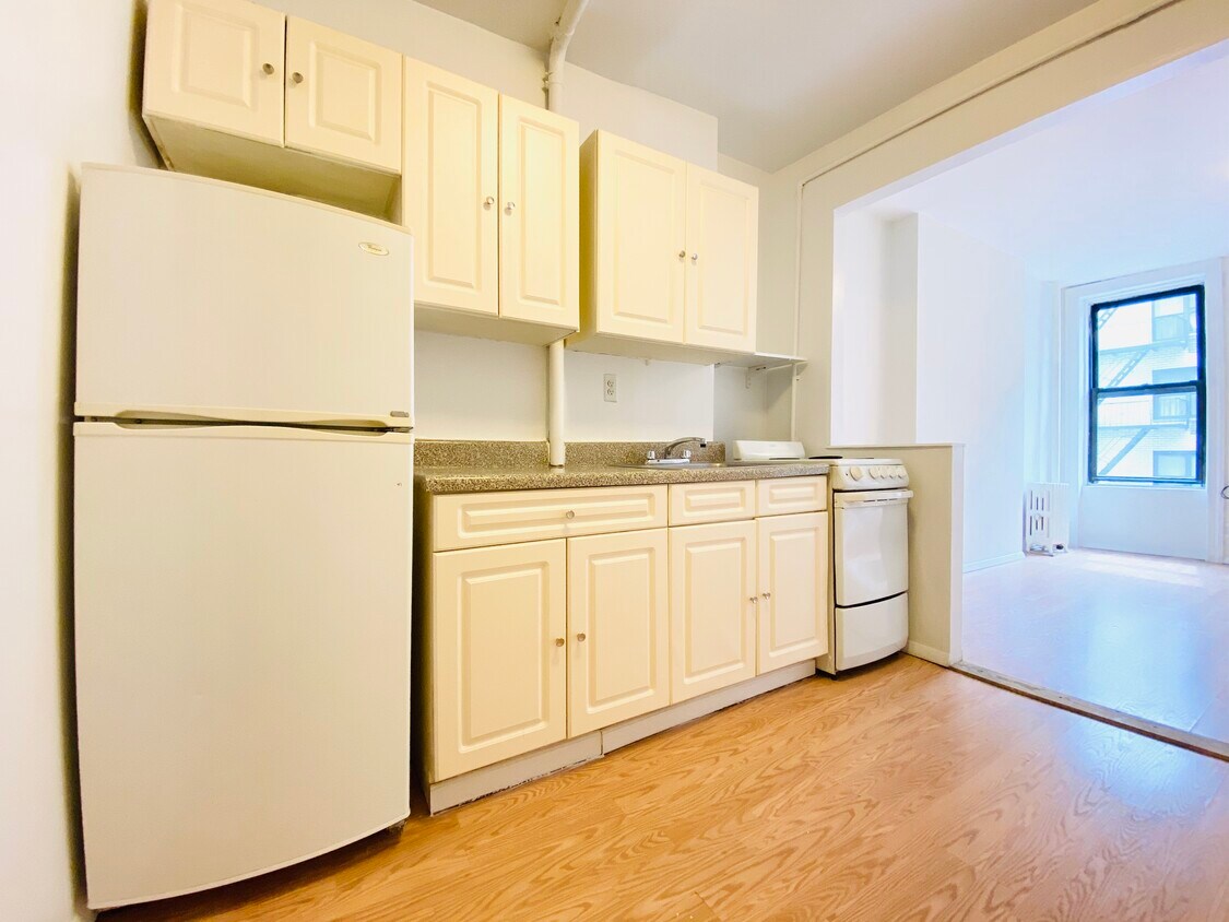 Foto principal - 217 E 29th St