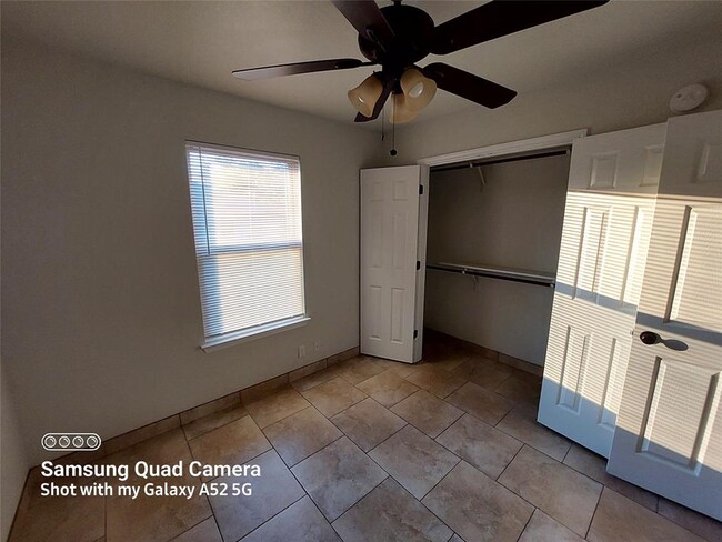Foto del edificio - 2505 Oak Ln