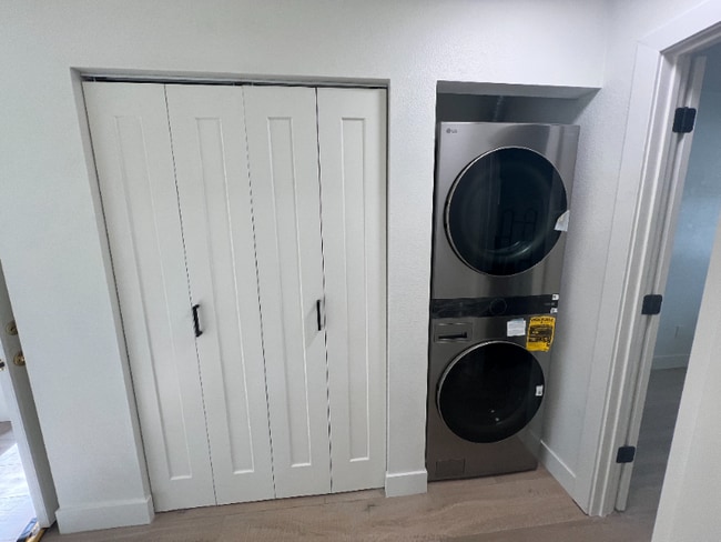 Building Photo - 705 E Drake Rd