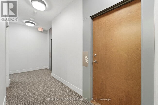 Building Photo - 2212 Lake Shore Blvd W