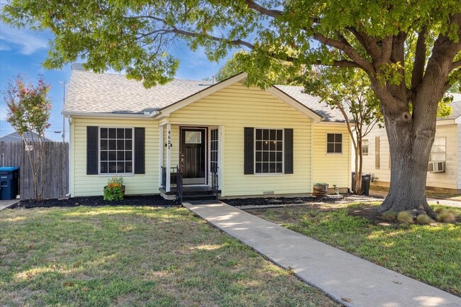 Building Photo - 4621 Calmont Ave