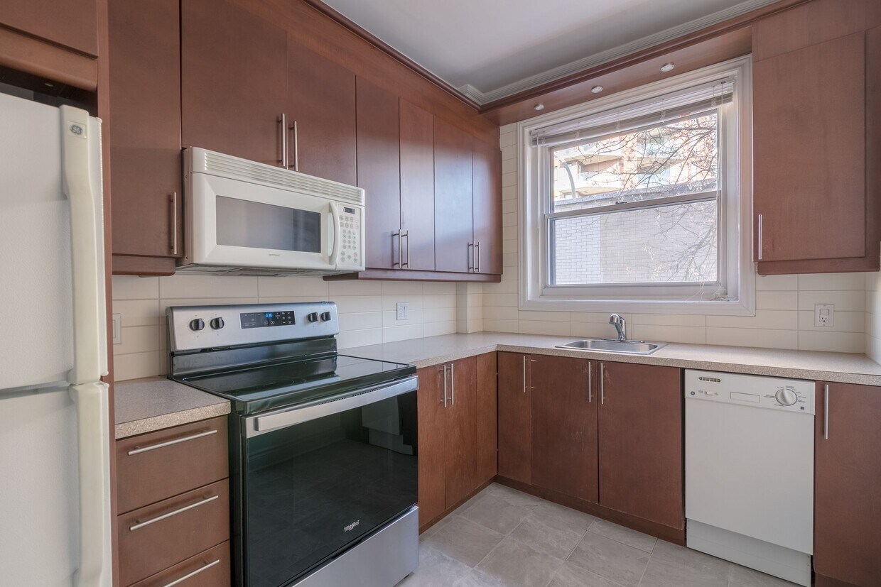 5530 Chem. de la Côte St Luc Unit 20, Montréal, QC H3X 2C8 Apartment