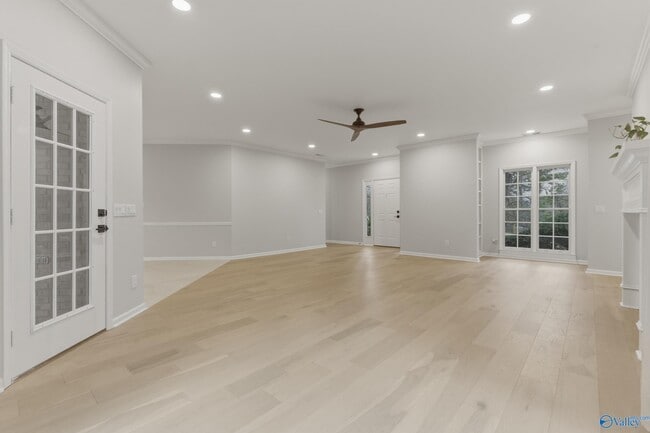 Building Photo - 226 Eastview Dr