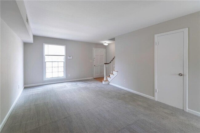Building Photo - 3071 Colonial Way