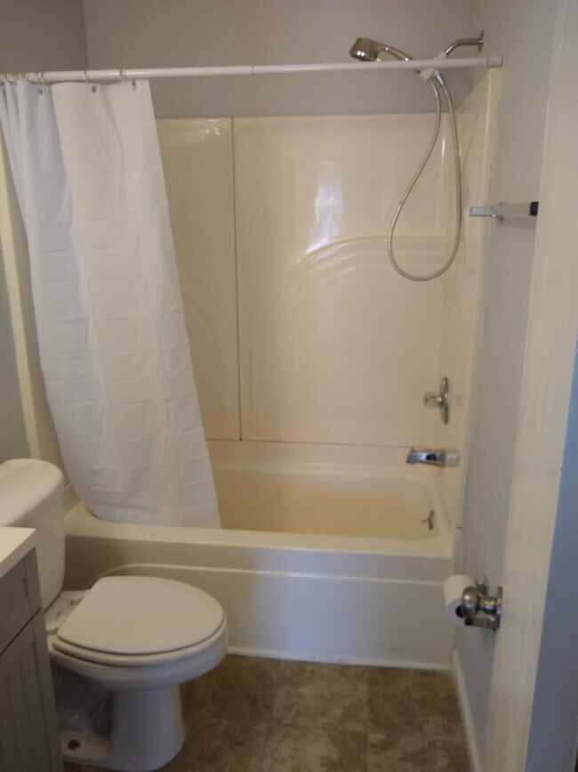 Baño - 1411 Daniel St