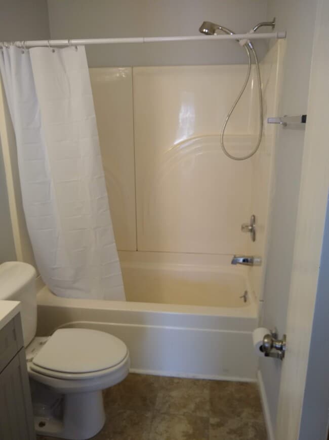Bathroom - 1411 Daniel St