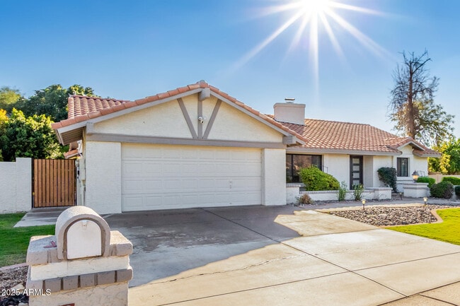 Foto del edificio - 687 E Park Ave