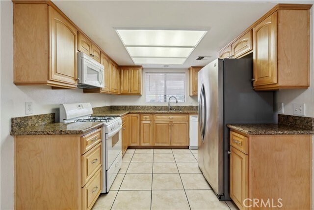 Building Photo - 1745 Los Feliz Dr