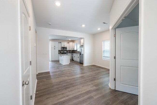 Building Photo - NEW 4 Bedroom Home Piedmont School Distric...