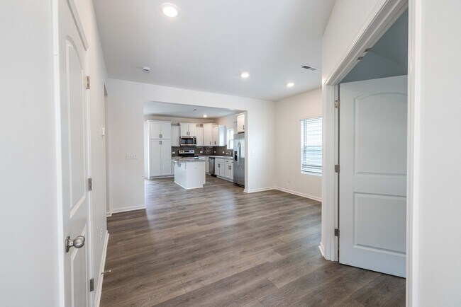 Foto del edificio - NEW 4 Bedroom Home Piedmont School Distric...