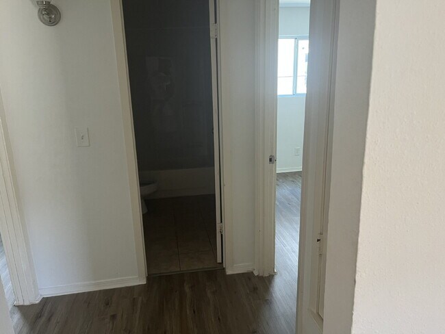 Foto del edificio - 2 Bedroom, central Air/Heat apartment for ...