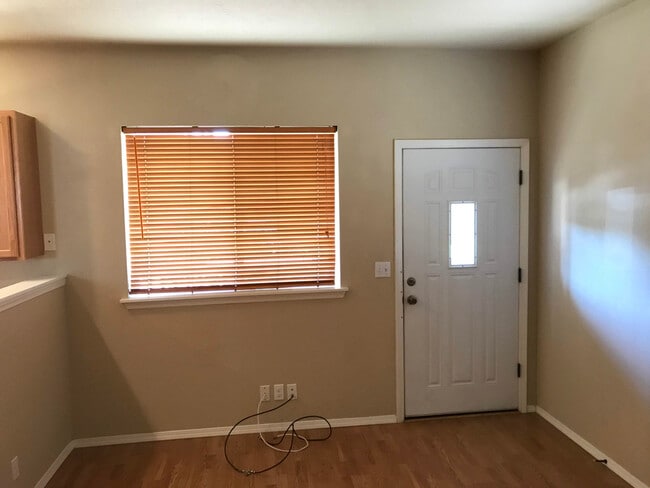 Foto del edificio - 3 Bedroom duplex on Bailey Hill Rd