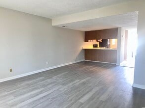 Building Photo - 401 Garden Dr