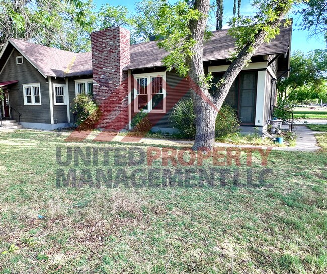 Building Photo - 207 N Alameda