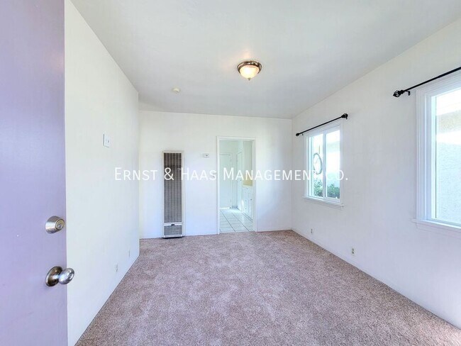 Foto del edificio - 3031 E 65th St