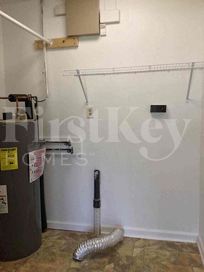 Foto del edificio - 10730 E 56th St