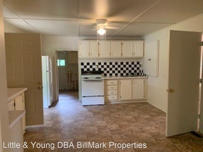 Building Photo - 2 br, 1 bath House - 2320 N Bragg Blvd