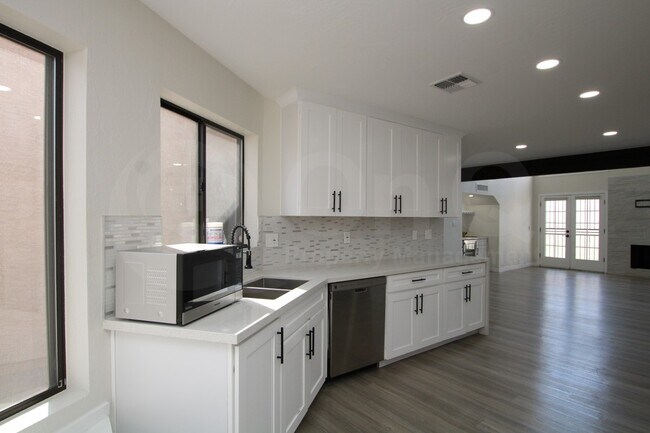 Building Photo - 5812 N 12th St