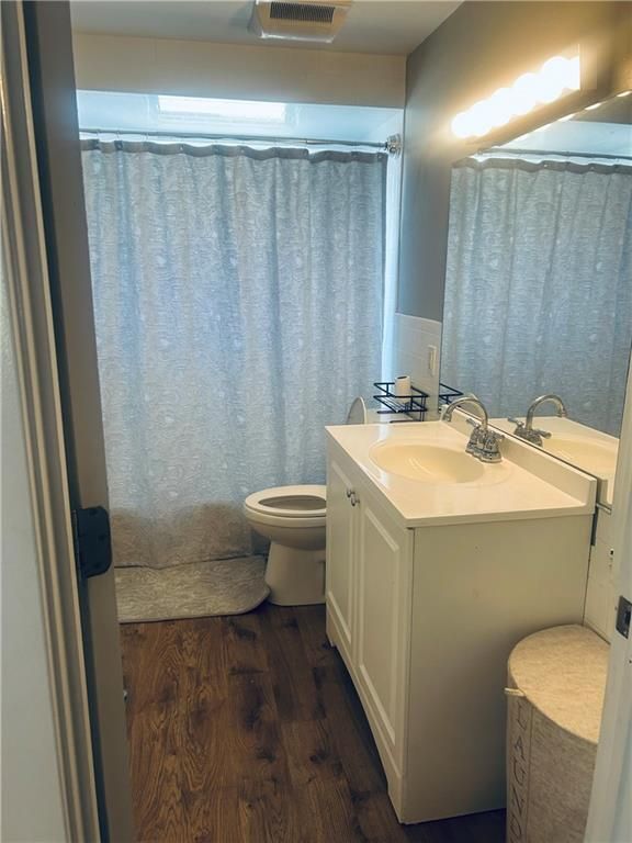 Foto del edificio - 858 Lower River Rd