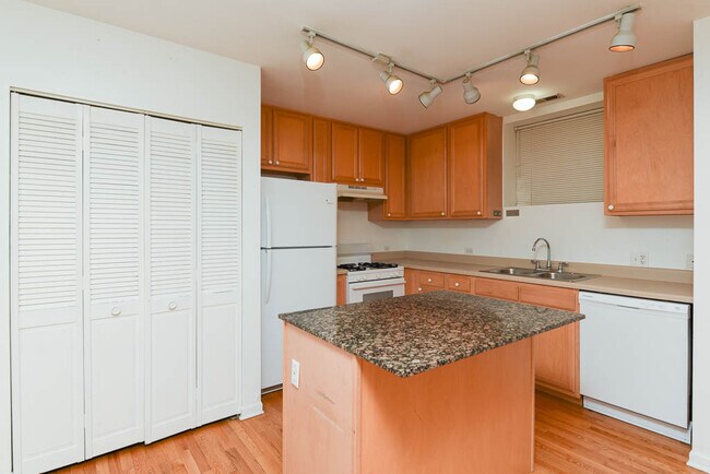 Foto del edificio - 2543 N Southport Ave