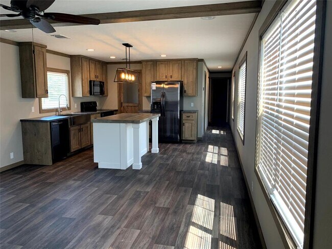Building Photo - 176 Wood Fern Dr