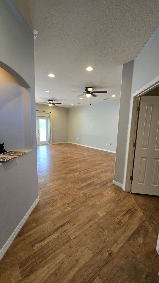Foto del edificio - 3/2 w/ home office and 2 car garage