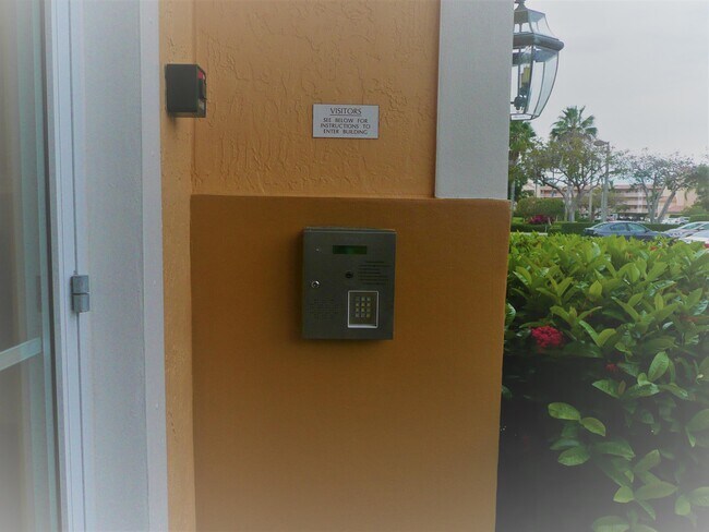 Foto del edificio - 5938 Crystal Shores Dr