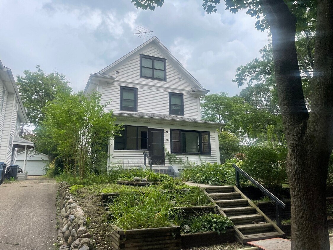 Primary Photo - 4453 York Ave S