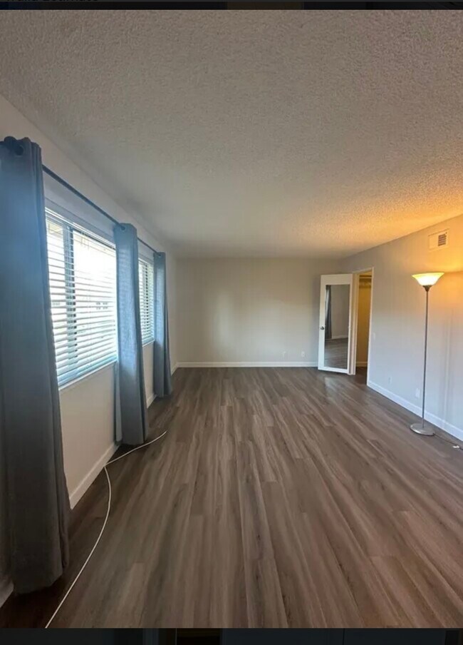 Building Photo - 3231 Kenhill Dr