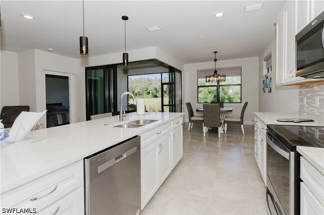 Foto del edificio - 5697 Mayflower Way